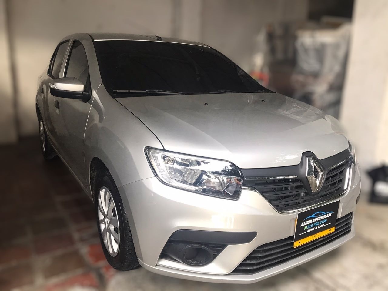 07-renault-logan-01